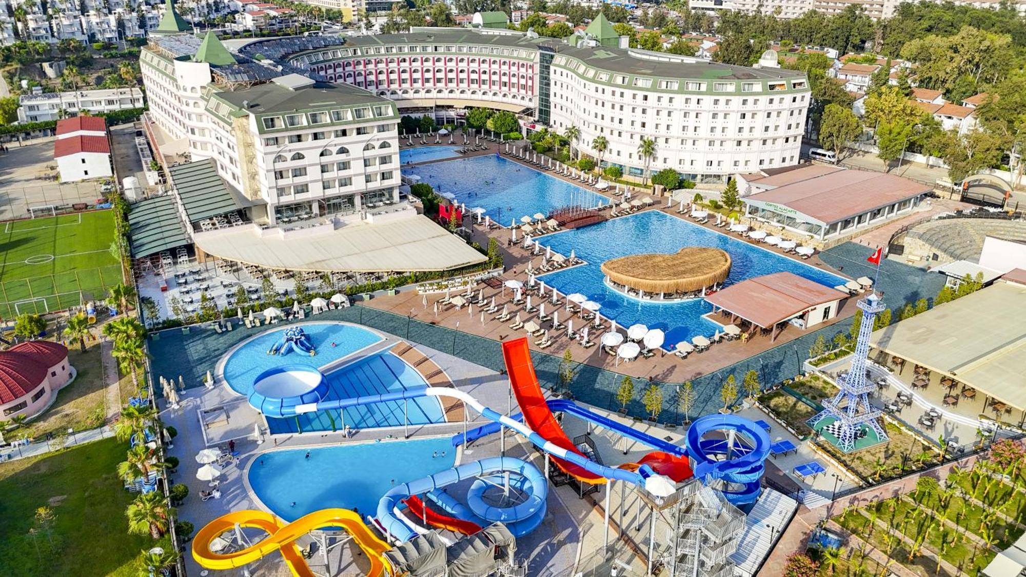 Hotel Grand Cortez Halal Family Konakli